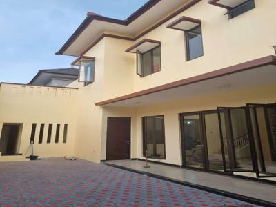 Rumah Mewah 4 BR Sudah SHM di Heliconia, Harapan Indah Bekasi