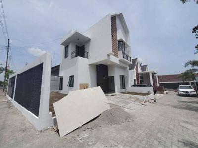 RUMAH MEWAH SEMI FURNISHED DEKAT SMKI BUGISAN