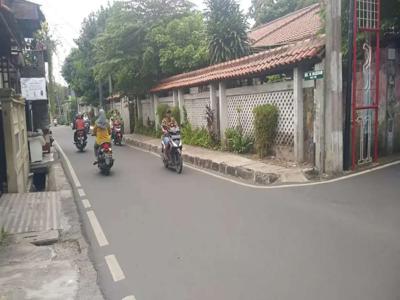 Kavling siap bangun lubang buaya pinggir jalan di lalui angkot