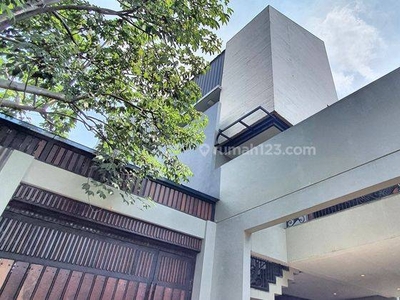 Cipete for Sale Bangunan 3,5 Lantai, Full Marble, Private Lift Dan Halaman Luas, Karya Arsitek Ternama.