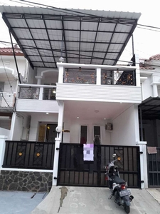 Di sewakan rumah 2 lt Semi furnished startegis siap huni di bekasi