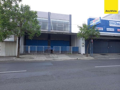 Dijual & Disewakan Ruko Siap Pakai 2,5 Lantai di Barata Jaya, Gubeng