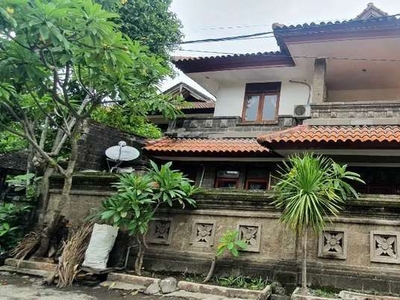 Dijual rumah 2 lt di jln sekar tunjung gatsu timur