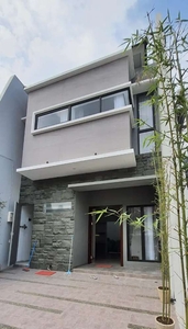Dijual Rumah Baru 2 lantai Nirwana eksekutif Surabaya Timur