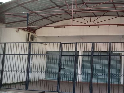 Disewakan Rumah 2 Lantai SHM Lokasi di Manukan Krajan, Surabaya