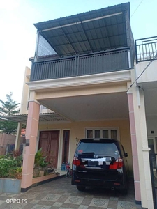 Disewakan rumah 2lantai bagus di Boulevard Hijau Harapan Indah Bekasi