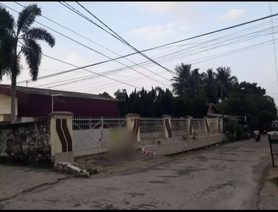 Disewakan Rumah Besar dengan Halaman Luas Jalan Sersan Sani Palembang