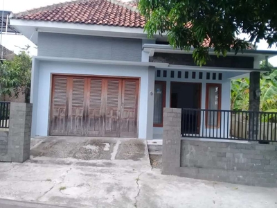 DISEWAKAN RUMAH DI TENGAH KOTA SRAGEN