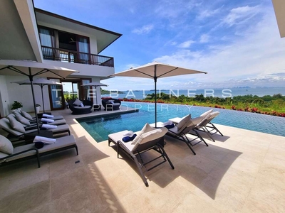 LUXURY VILLA ON TOP OF A PANORAMIC PLATEAU OVERLOOKING SINGAPORE