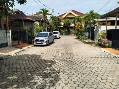 ONE GATE Sistem Rumah Taman Pondok Indah Surabaya LINGKUNGAN AMAN & TE