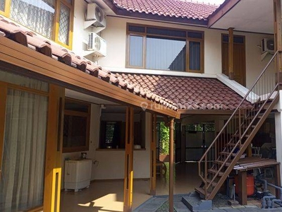 Rumah 2 Lantai Bagus Furnished di Pondok Indah 10.23