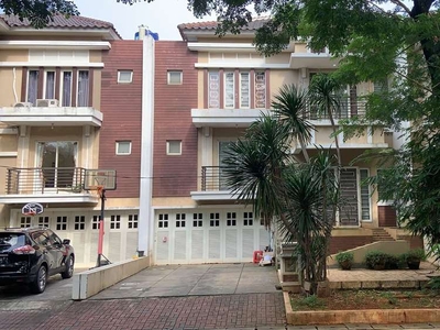 Rumah 2.5 lantai di Gold Coast, PIK, Jakarta Utara