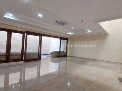 Rumah Bagus di Pondok Indah 2 Lantai, Kolam Renang, SHM