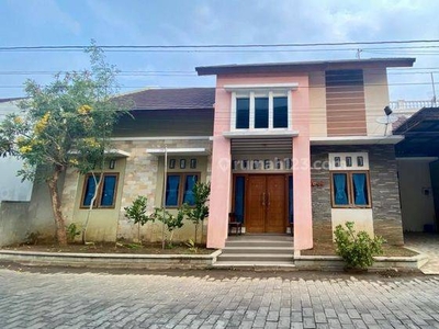 Rumah bagus furnished di aolo di Solo baru - solo