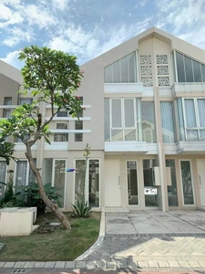 Rumah baru 2 Lantai Grand Island Pakuwon City