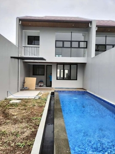 Rumah baru ada kolam renang di Setiabudi Regency