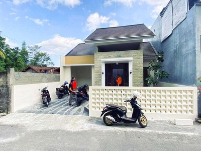 Rumah Baru Kaliurang dekat Lapangan Klidhon