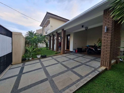 Rumah Cantik Tengah Kota Siap Tempati Di Jl. Erlangga Barat, Semarang
