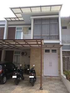 Rumah cluster 2 lantai siap huni semi furnished area Bintaro sektor 5