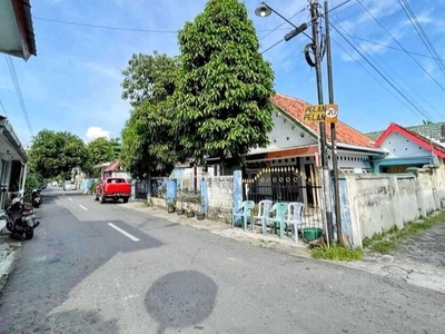 Rumah Dalam Benteng Dekat Malioboro Luas 600 Jalan Bagus