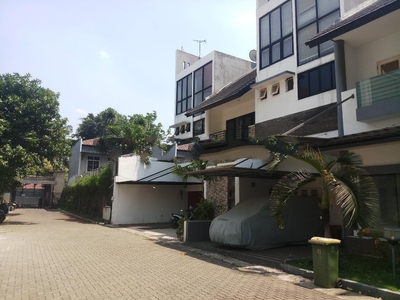 Rumah dalam cluster lokasi tenang harga menarik, Bangka, Jakarta Selatan