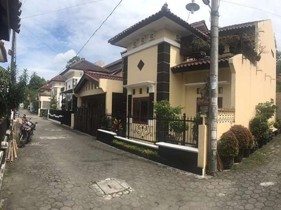 Rumah Dalam Komplek Perumahan Dekat Jl Kaliurang Km 8 Cocok Keluarga