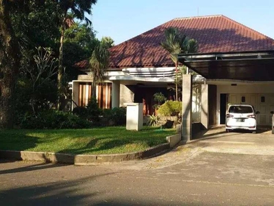 Rumah dgn kolam renang di hunian elite, strategis serta nyaman