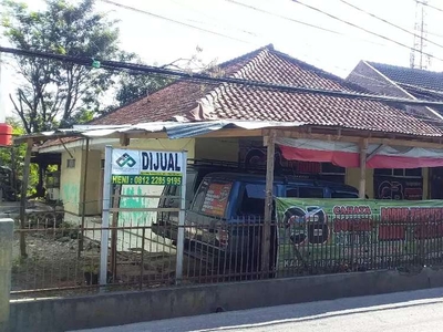 Rumah Dijual rumah lama cck buat ruang usaha,,, jalur ramai 24 jam,,,