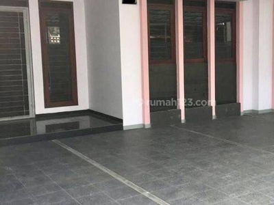 Rumah disewa Sudah Renovasi minimalis bagus siap huni hadap barat