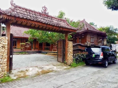 Rumah Etnik Jawa Klasik Maguwo dekat Bandara Adisucipto