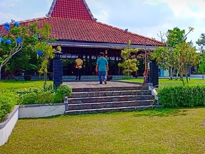 Rumah Kolam Renang Joglo Tanah luas 17000 m2