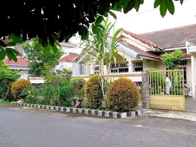 Rumah Luas dan nyaman di Bunga2 Malang hos6396261
