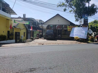Rumah Makan Poros Jalan Raya Di Oro Oro Ombo Kota Batu