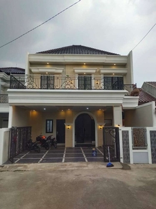 Rumah Mewah 2 Lantai Siap Huni di Mampang Pancoran Mas Depok