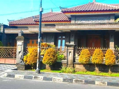 Rumah Mewah Arsitektur Bali Area Jogja Kota