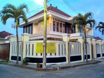 Rumah mewah di daerah Soekarno Hatta Malang