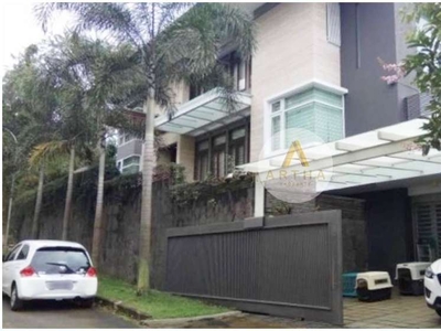 Rumah Mewah Dijual Semi Furnished Kawasan Elit Setraduta Bandung