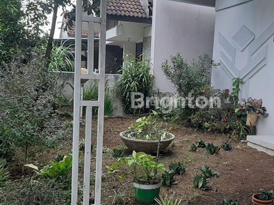 Rumah nyaman dan aman dengan keamanan 24 jam di singgasana pradana bandung