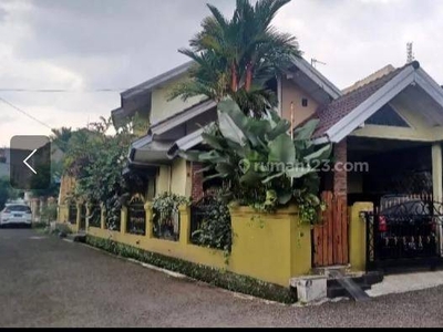 Rumah Nyaman Semi-furnished di Batununggal, Bandung