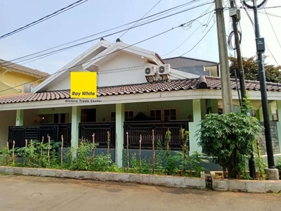 Rumah Nyaman,posisi Hook dengan tanah Luas di Bintaro Jaya Sektor 9