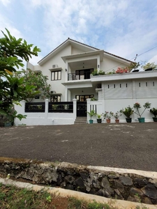 Rumah second semi furnish lokasi bagus di Ciracas Kelapa dua Jakarta t