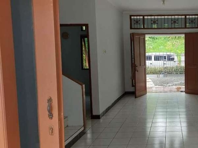 Rumah Terawat Apik Halaman Luas Siap Huni di Setiabudi Regency Bandung
