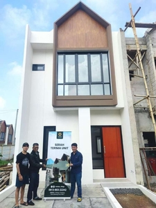 Rumah vila 2 lantai 500 jtan jl Palasari Cipadung dekat UIN bandung