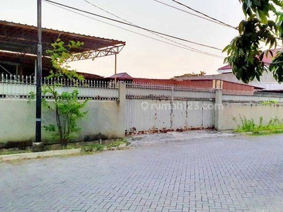 Tanah di Raya Klampis Anom Surabaya Timur, sudah pagar tembok keliling, Jalan Kembar