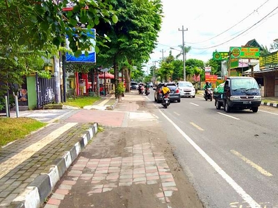 Tanah Pinggir Jalan Raya dekat Taman Siswa 2000 Meter