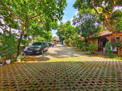 Villa Klasik Kayu Luas 2000 Meter Full Furnished