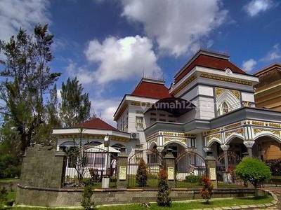 Villa Mewah 2 Lantai Ada Kolam Renang di Kota Bunga, Cipanas