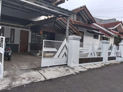 DI JUAL CEPAT !! RUMAH 2 LANTAI + BASEMENT