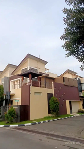 Dijual rumah mewah diGrand Sharon