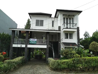 Dijual Villa 2.5 lantai di Istana Bunga Parongpong Lembang